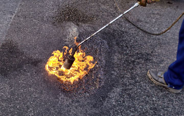 Groeslon flat roofing repairs